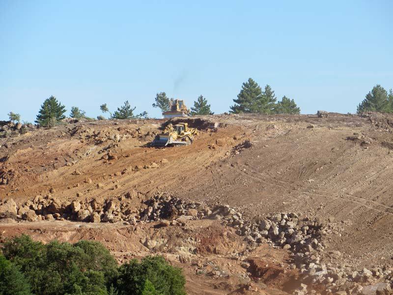 Bulldozer Jean Roger en déboisement et défrichement de parcelle
