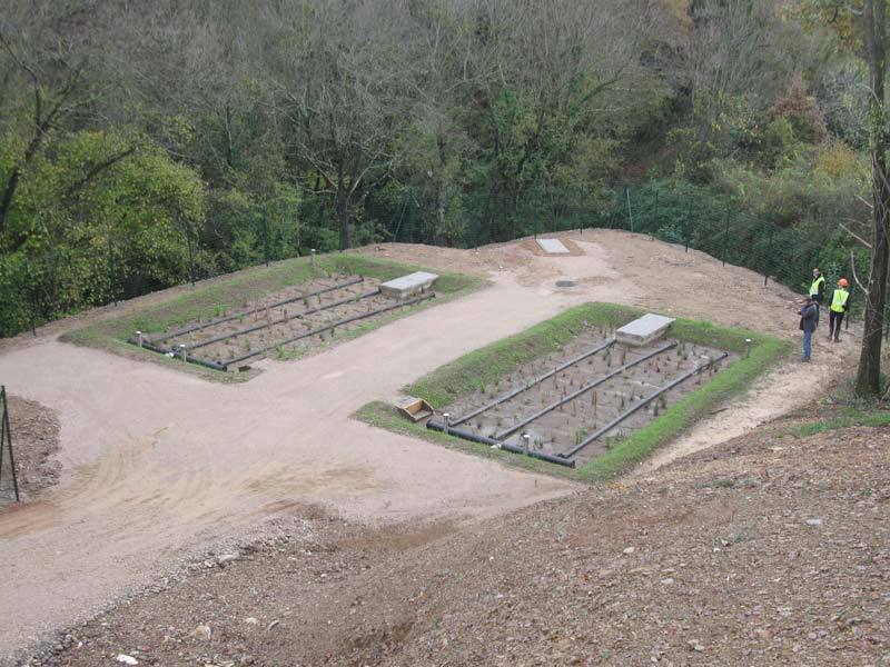 Bassins d'une station à filtres plantés vus en surplomb