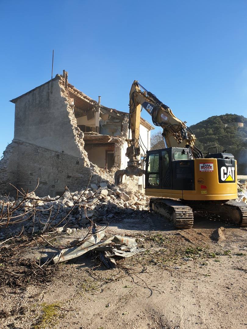 Démolition d'une maison de village par Jean Roger