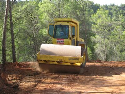 Compacteur Jean Roger sur piste forestière